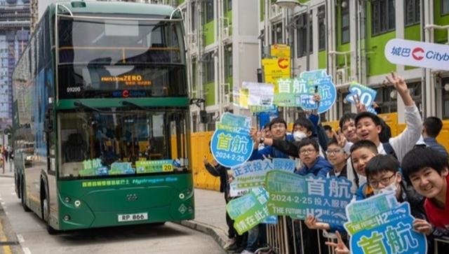 香港雙層氫能巴士正式投入載客服務 大批巴士迷前來打卡